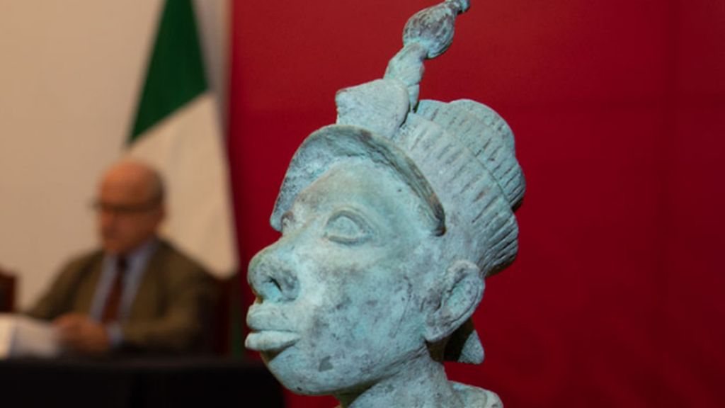 Nigeria Bronze sculpture
