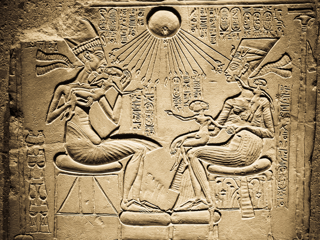 Akhenaten family sun